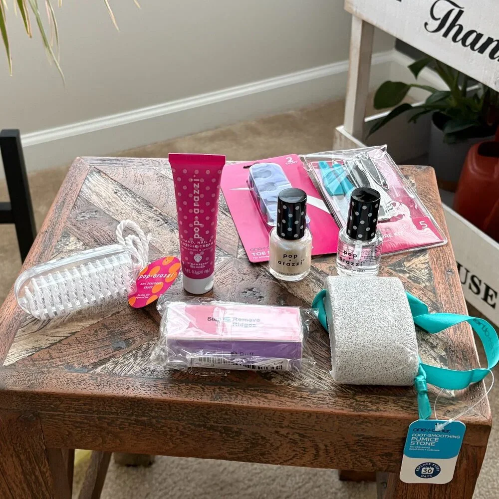NWOT: One + Other and Pop.arazzi Nail Spa Gift Travel Set
